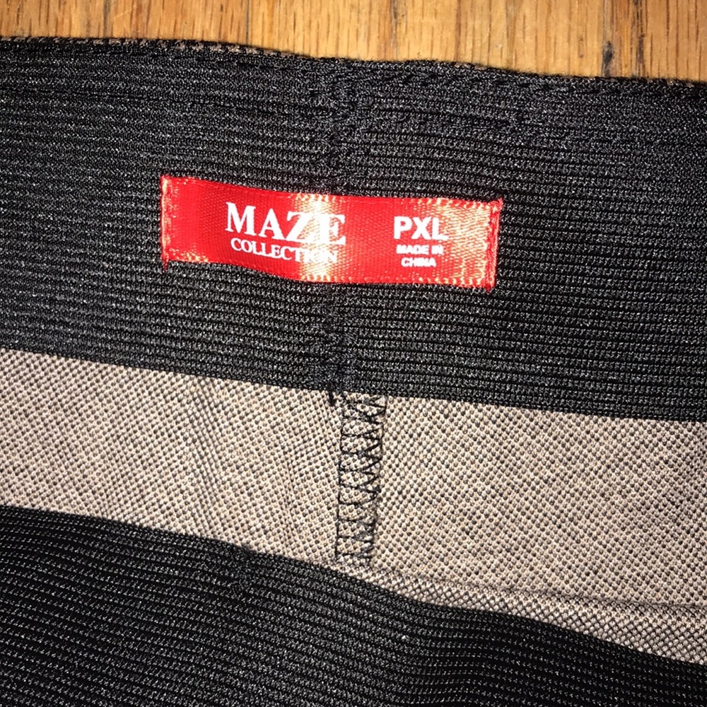 Maze Collection Pleated front Leggings - Picture 3 of 5